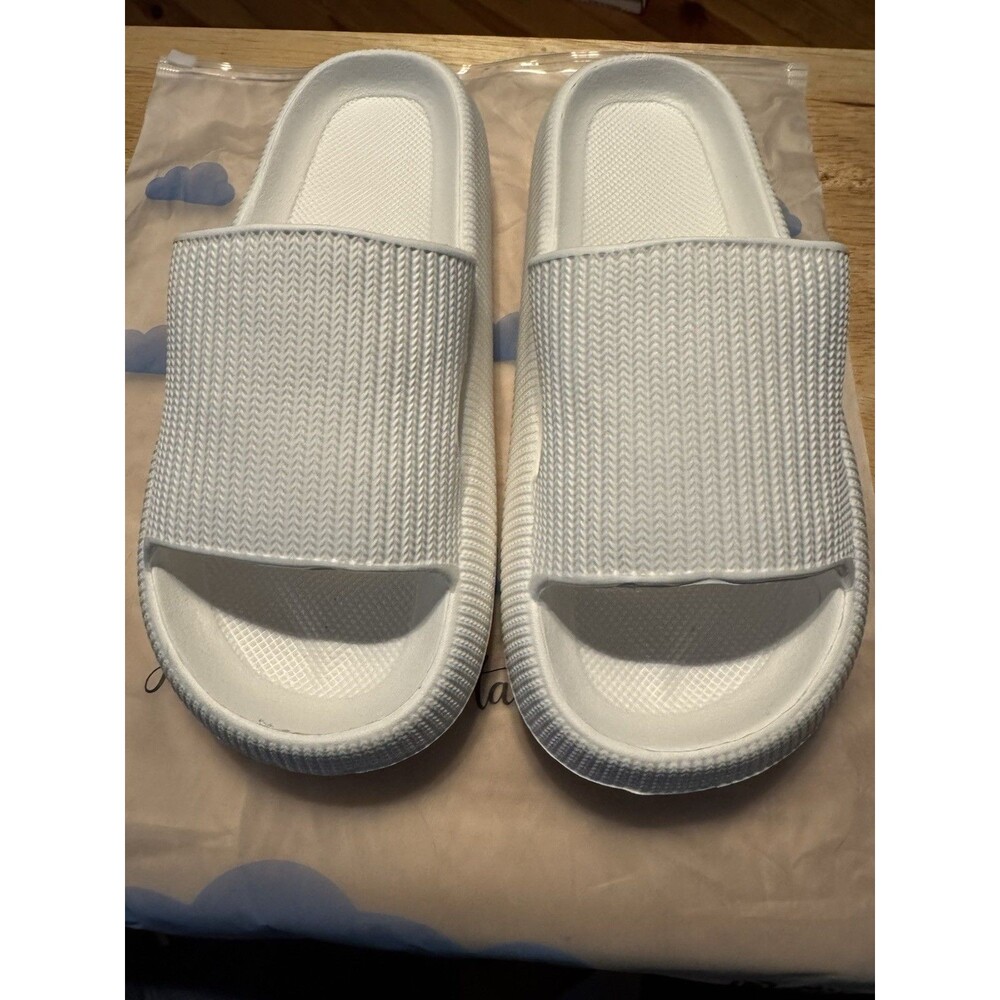 The Cloudies Slide Women Size 7-8 Men’s 6-7 White NWT